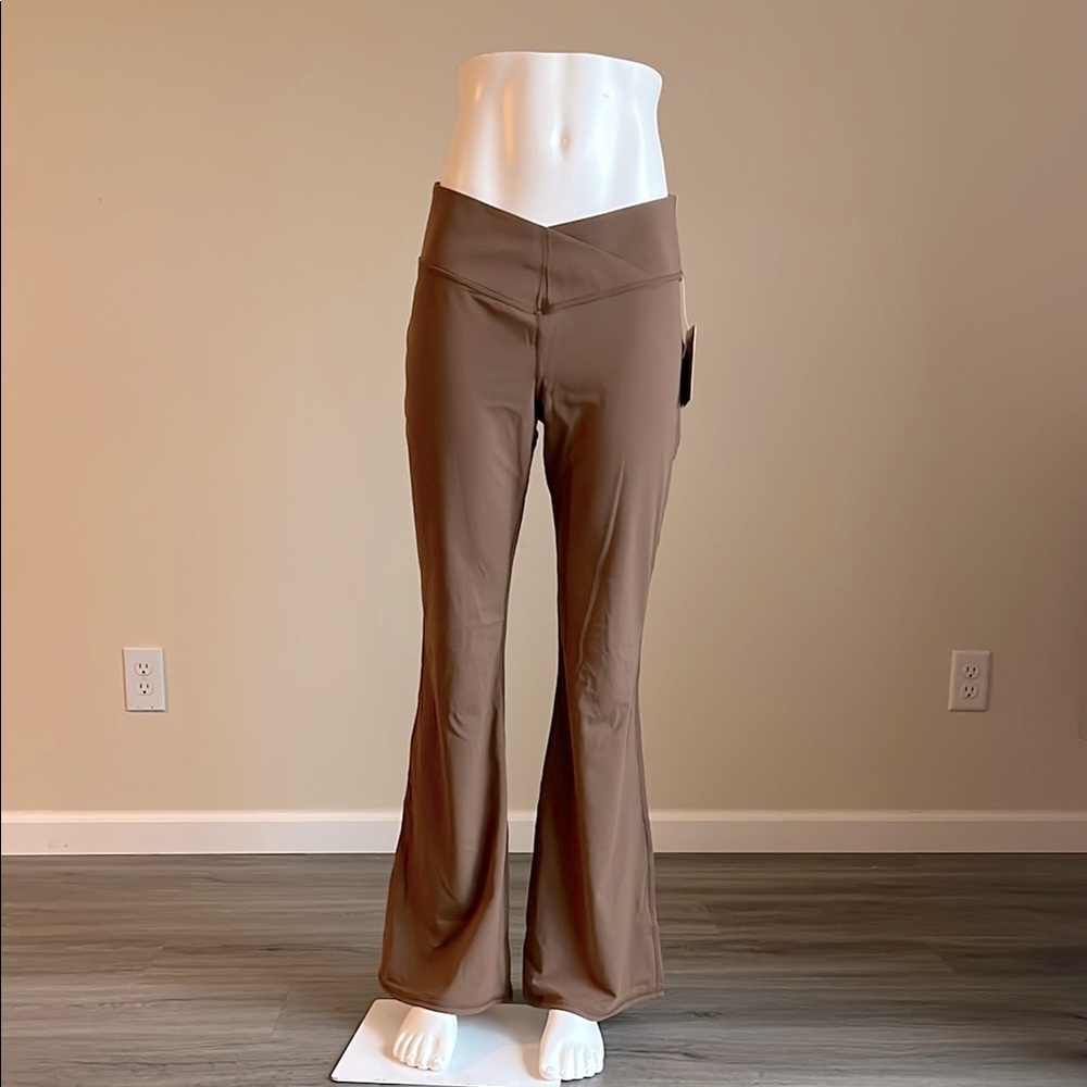 JoyLab YOGA Womens Butterluxe Crossover Flare Leggings.